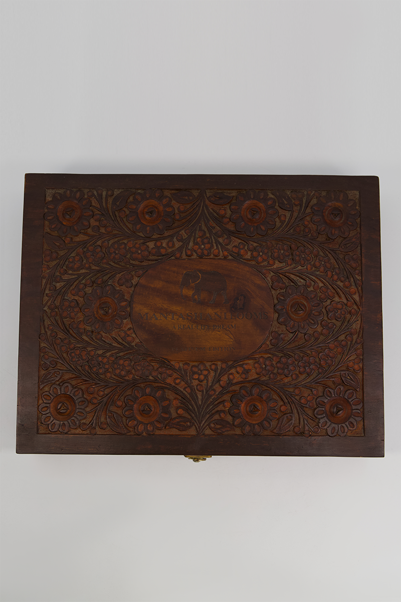 Vafa Unstitched Kameez Shalwar